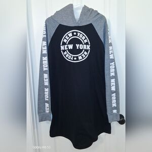 Bobbie Brooks Black & Gray New York Graphic Extra Long Hoodie